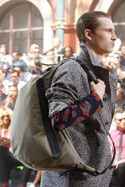 Look 15